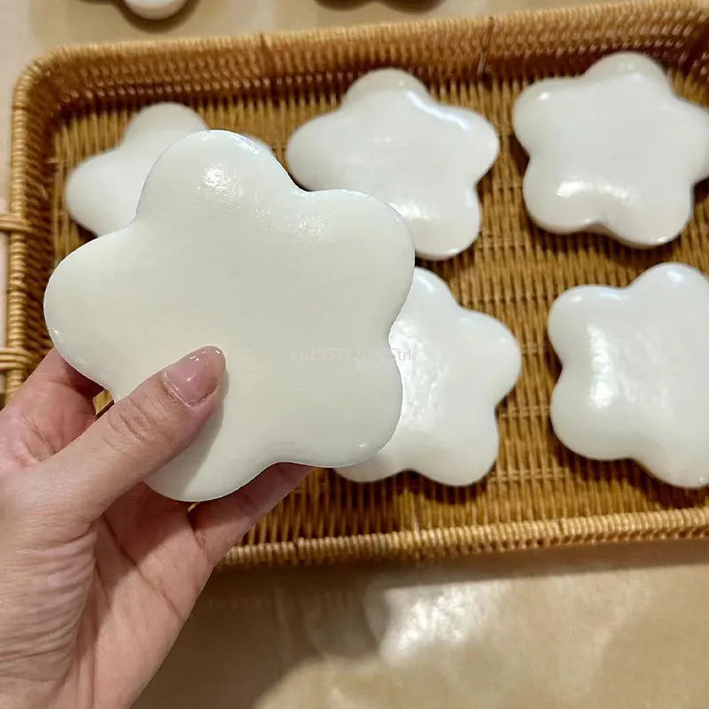 Kawaii Star Squeeze Toy Cute Flower Slow Rebound Wet Soft Suction Finger Pinch Decompression Squishy Toy Stress Release Toys