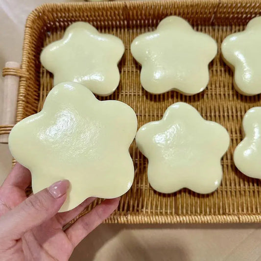 Kawaii Star Squeeze Toy Cute Flower Slow Rebound Wet Soft Suction Finger Pinch Decompression Squishy Toy Stress Release Toys